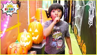 Ryans Trick or Treat Halloween Box Fort Maze Challenge [upl. by Bosch]